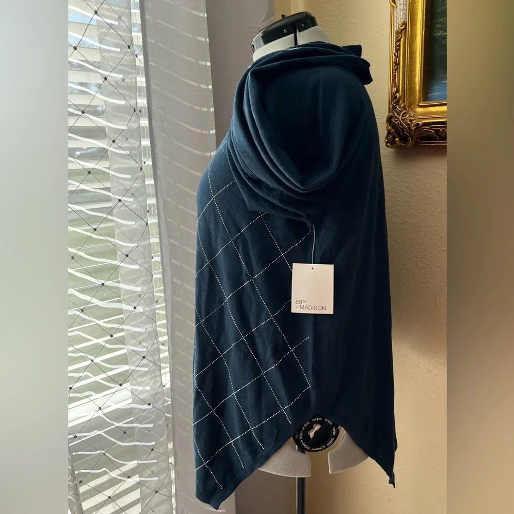 89th & Madison Navy Blue Diamond Pattern Top